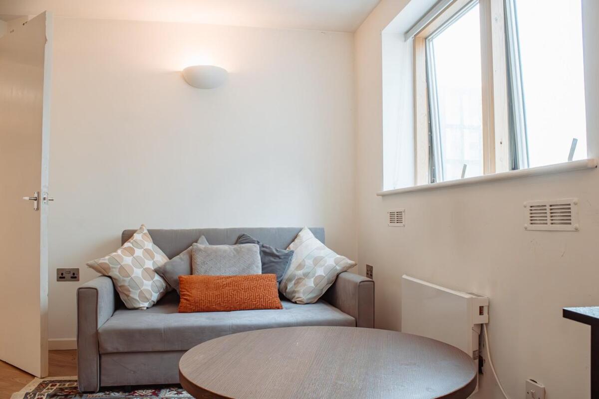 Modern 1-Bedroom Flat In Centre Leeds  Exterior foto