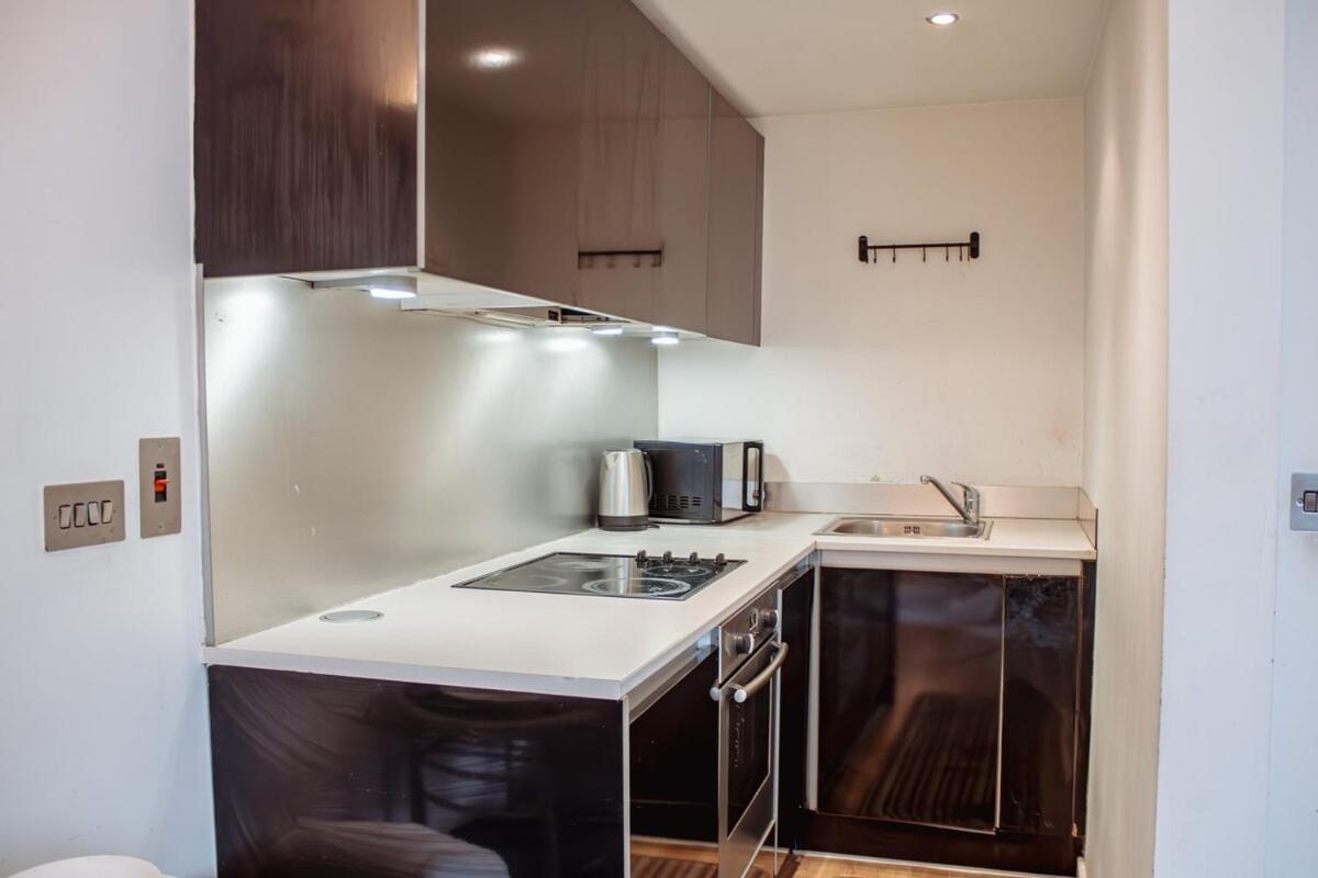 Modern 1-Bedroom Flat In Centre Leeds  Exterior foto