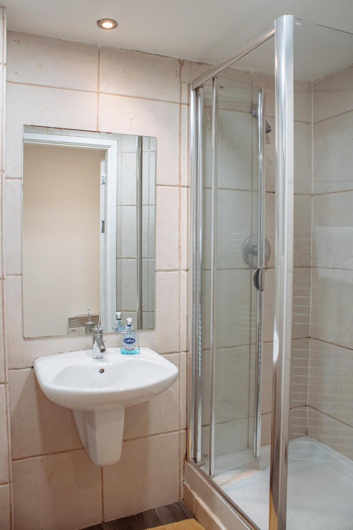 Modern 1-Bedroom Flat In Centre Leeds  Exterior foto