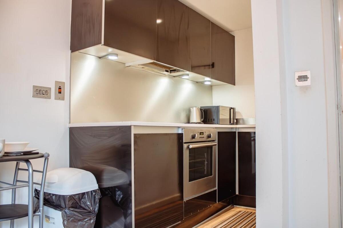 Modern 1-Bedroom Flat In Centre Leeds  Exterior foto